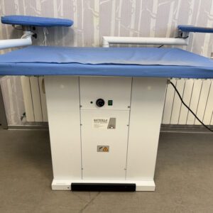 Triikimislaud suur tööstuslik soojenduse ja vaakummootoriga