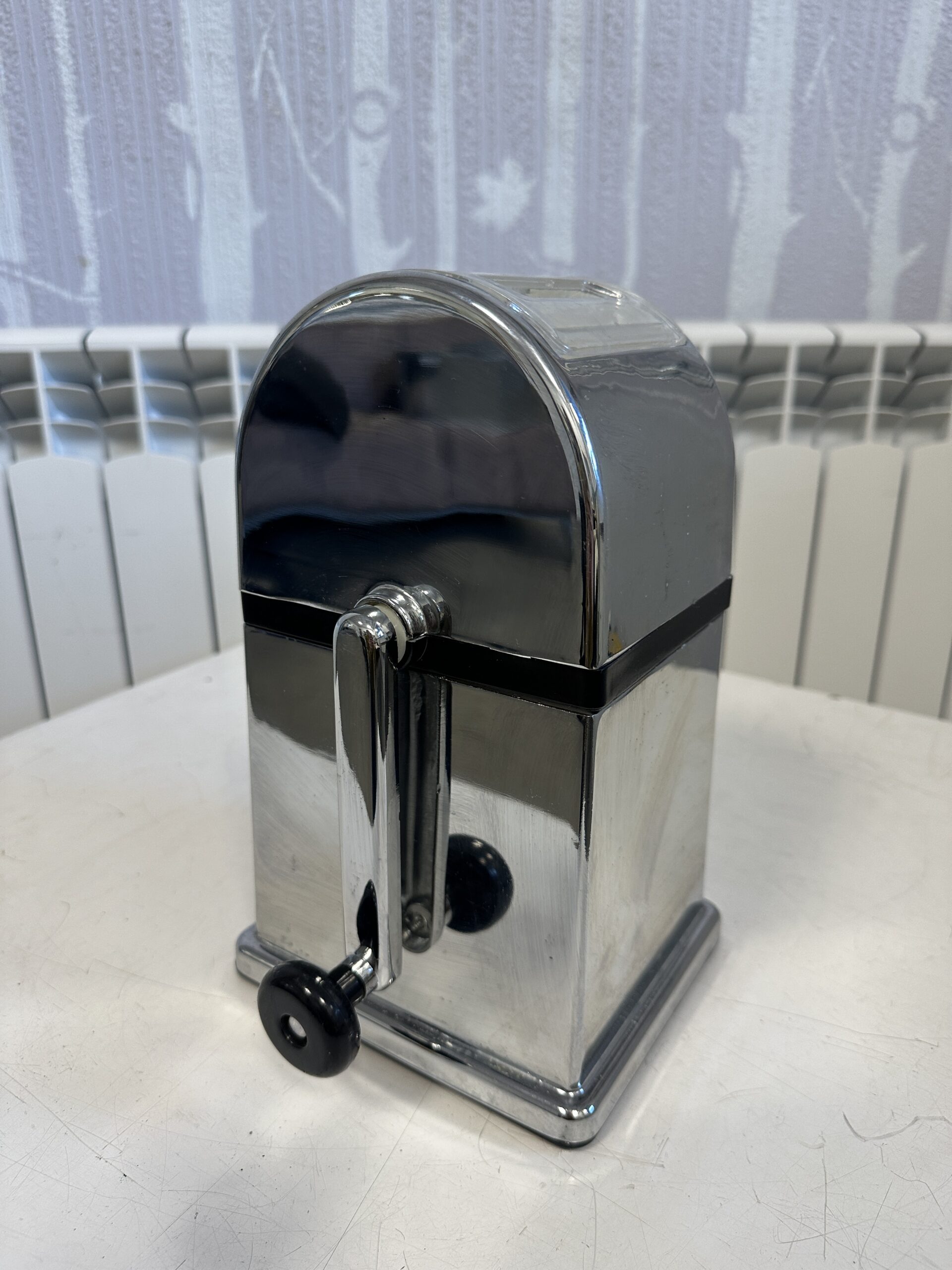Retro käsitsi jääpurustaja