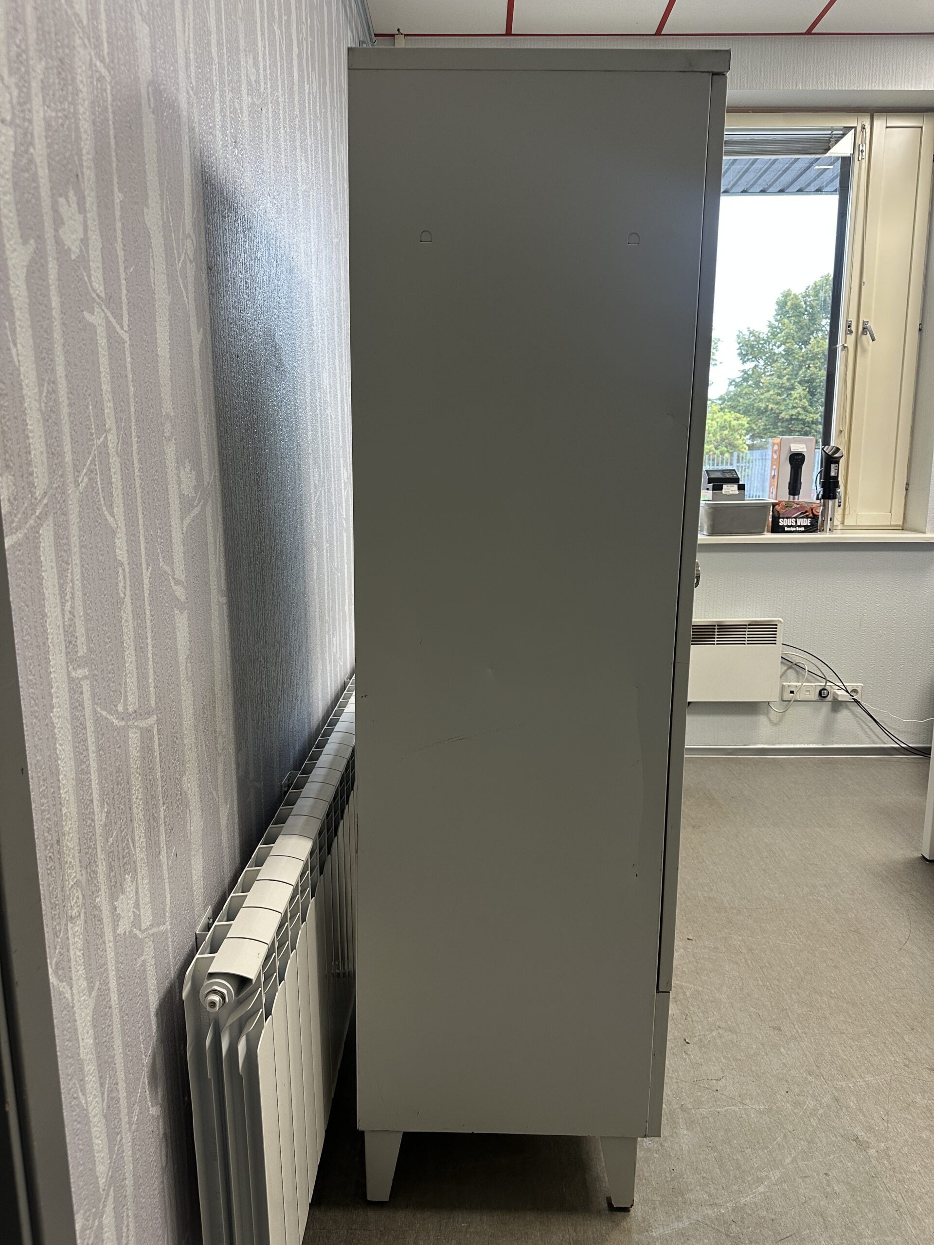 Valge garderoobikapp/metall riidekapp 2 uksega 80x54x192cm - Pilt 11