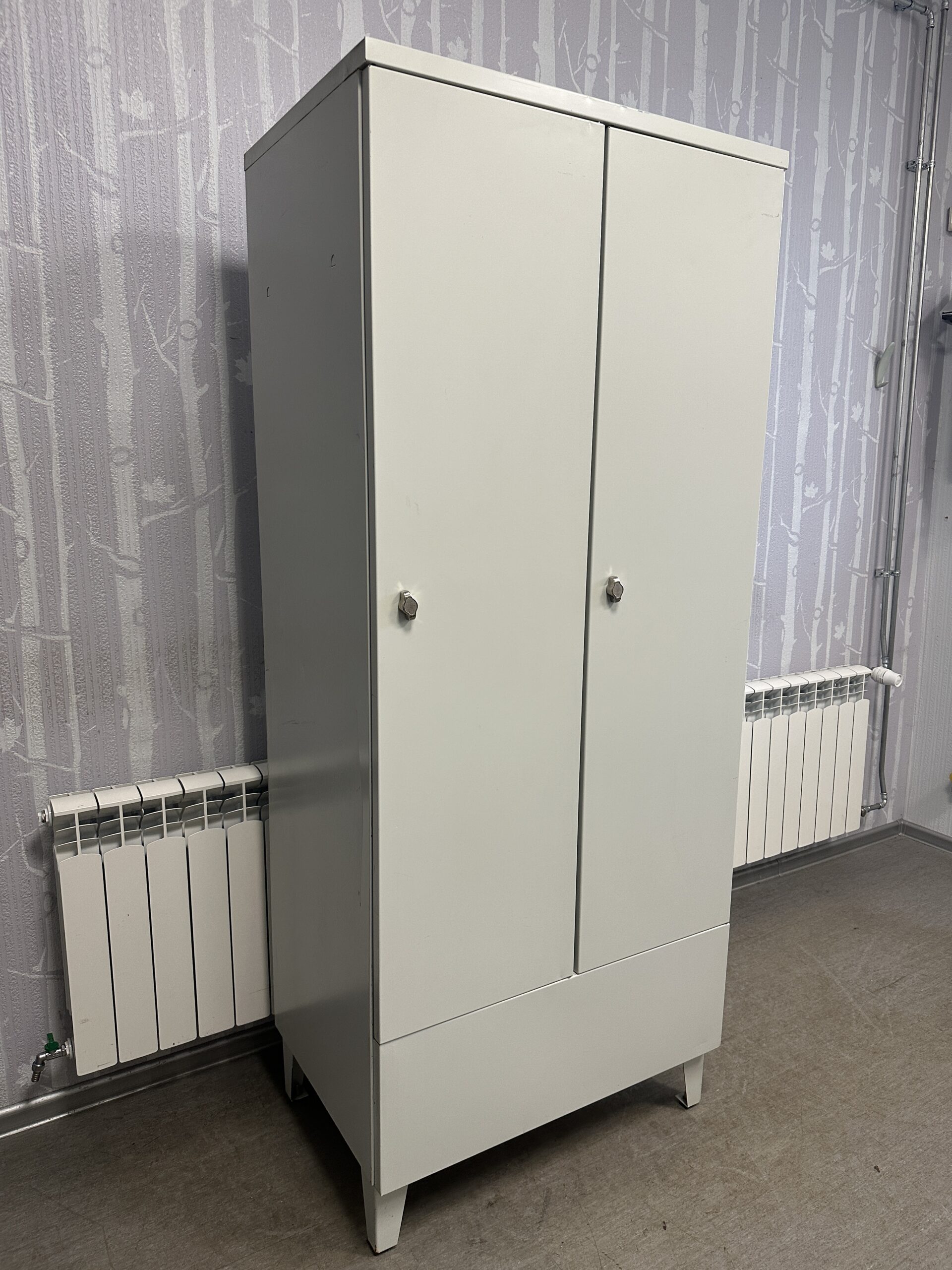Valge garderoobikapp/metall riidekapp 2 uksega 80x54x192cm - Pilt 2