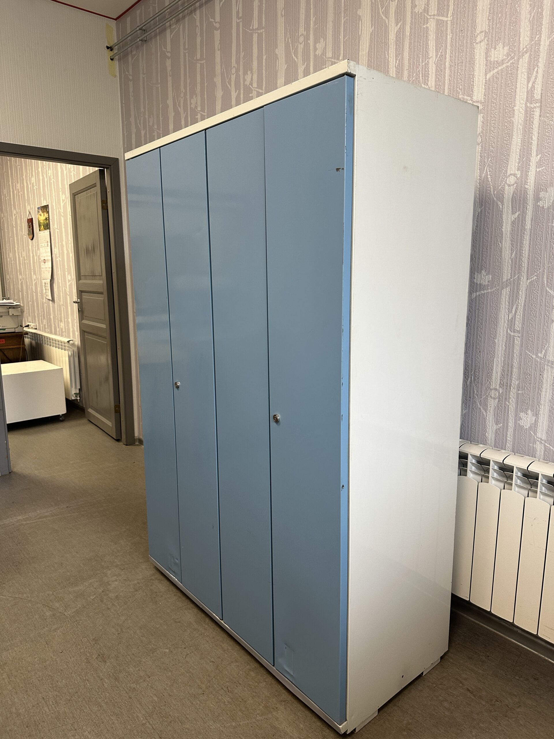 Helesinine garderoobikapp/metall riidekapp 4 uksega 119x55x178cm - Pilt 3
