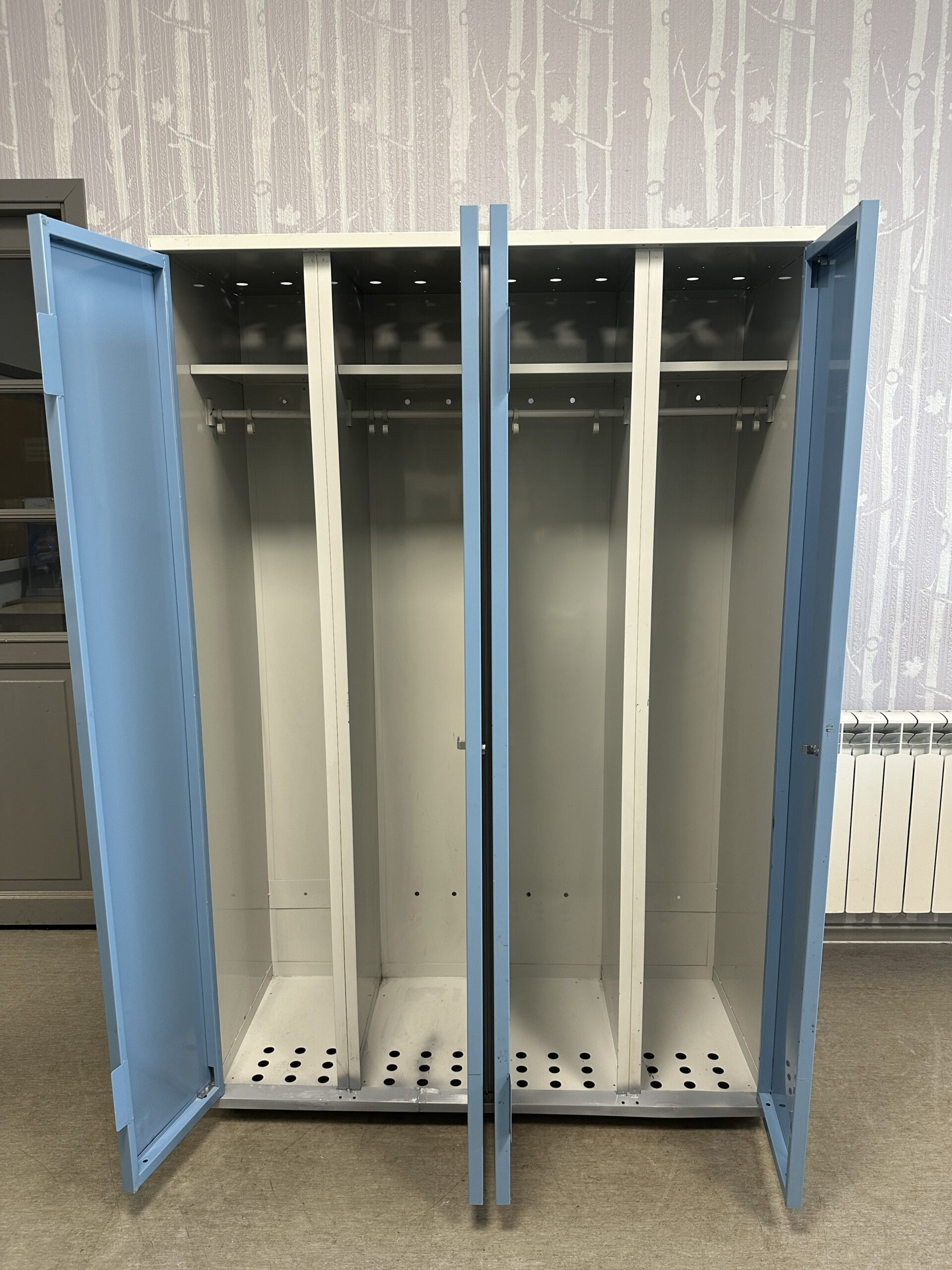 Helesinine garderoobikapp/metall riidekapp 4 uksega 119x55x178cm - Pilt 4