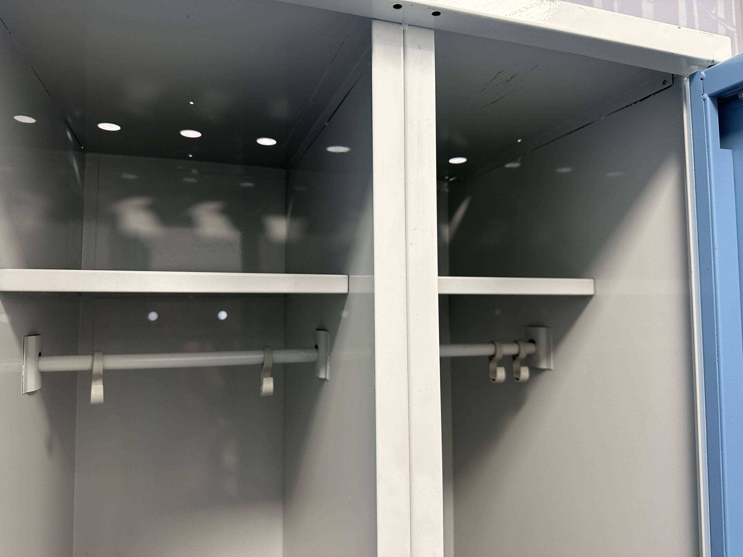 Helesinine garderoobikapp/metall riidekapp 4 uksega 119x55x178cm - Pilt 6