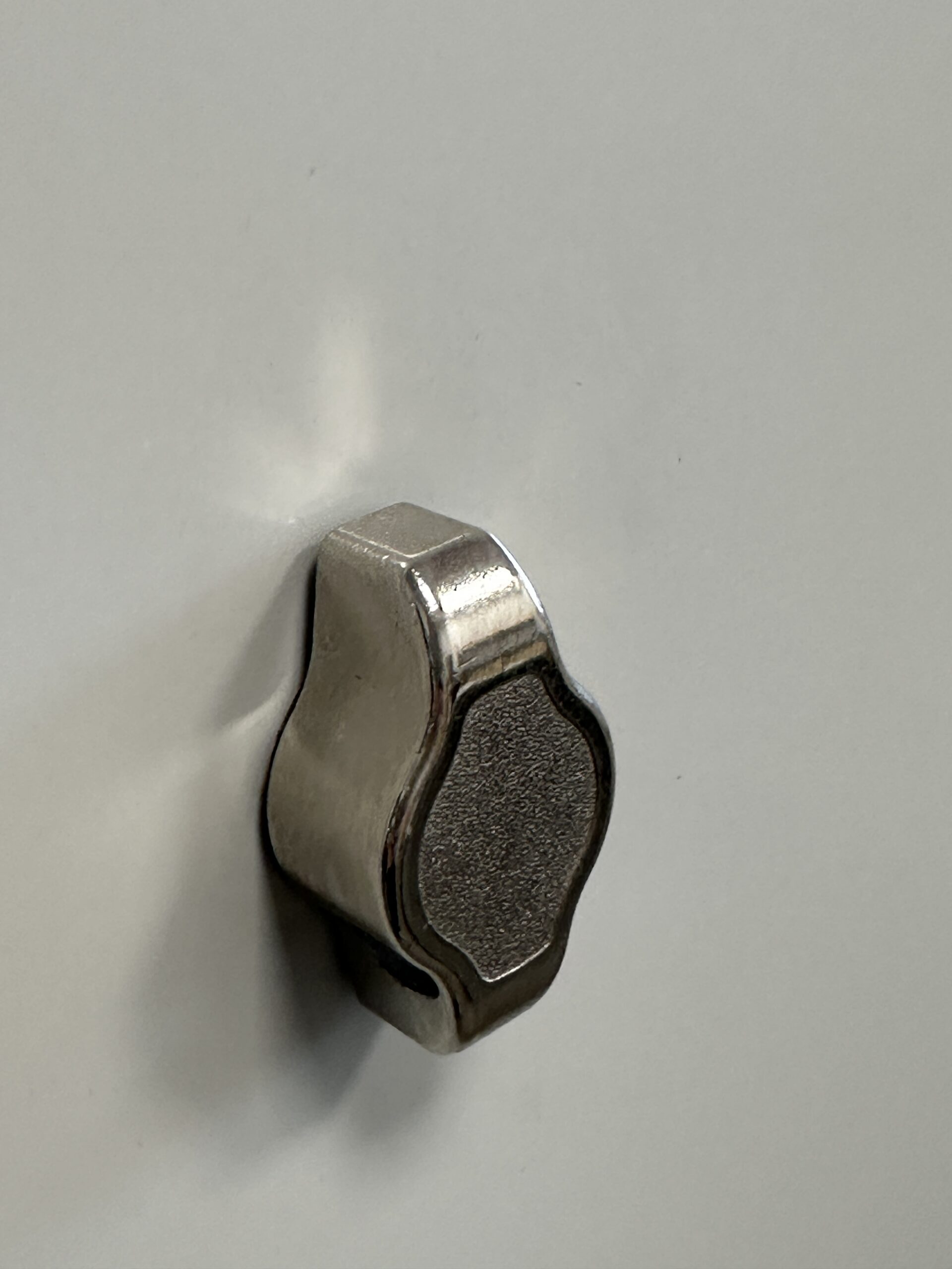 Valge garderoobikapp/metall riidekapp 2 uksega 80x54x192cm - Pilt 8